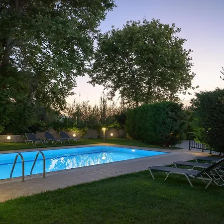 Villa Christina Villas, Steps To Sandy Beach, By Thinkvilla *