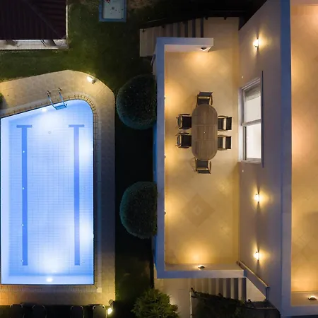 Christina Villas, Steps To Sandy Beach, By Thinkvilla *