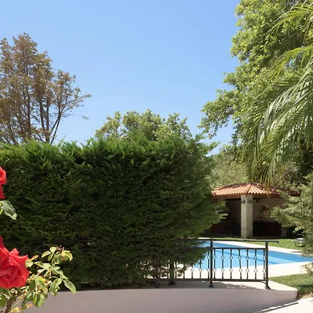 Christina Villas, Steps To Sandy Beach, By Thinkvilla Villa *